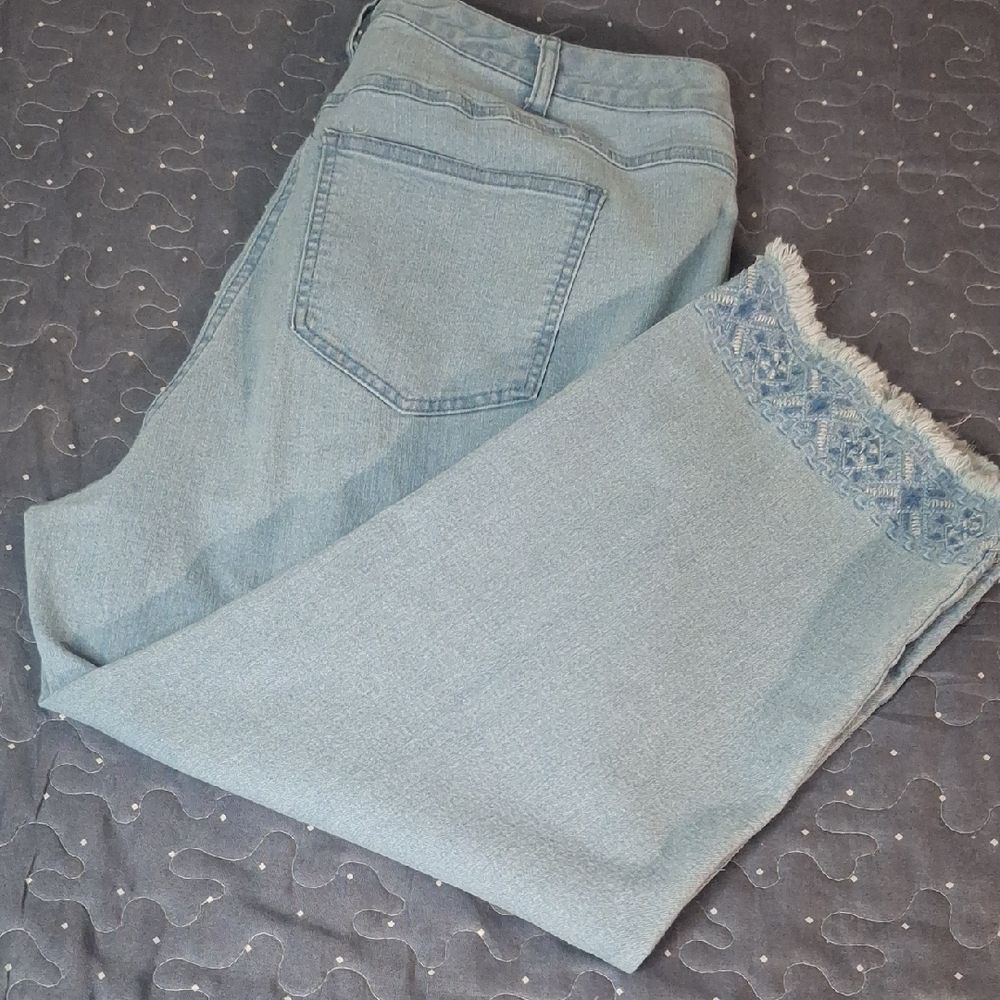 Ruby Rd. Light Blue Women's Cropped Jeans size 12 Petite